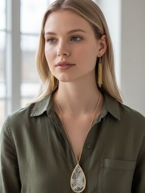 4/8 Gold Teardrop Pendant Necklace with Snake-Print Inlay - Women Jewelry